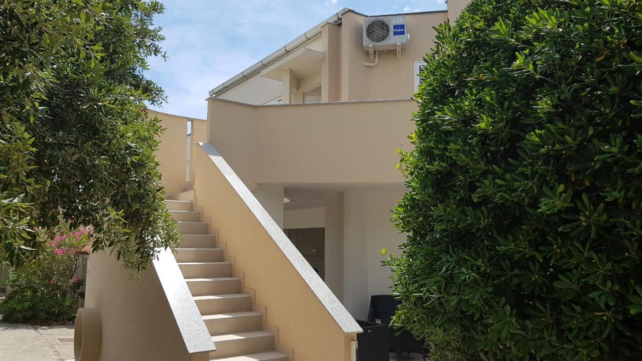 Apartment Tonci Novalja Exterior foto