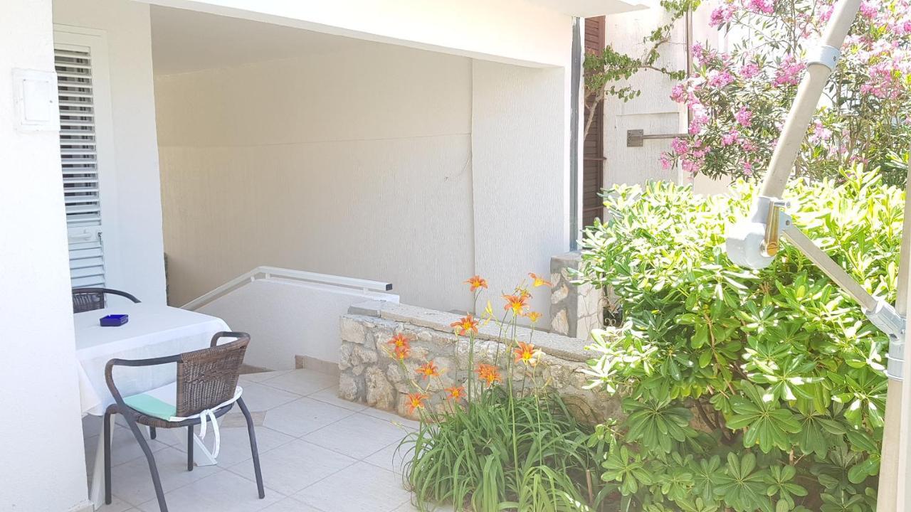 Apartment Tonci Novalja Exterior foto